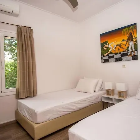 House In Dom wakacyjny Lakíthra