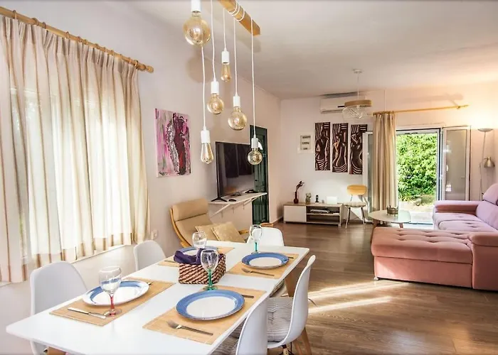 House In * Lakíthra