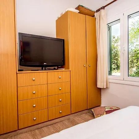 بيت للعطل House In *