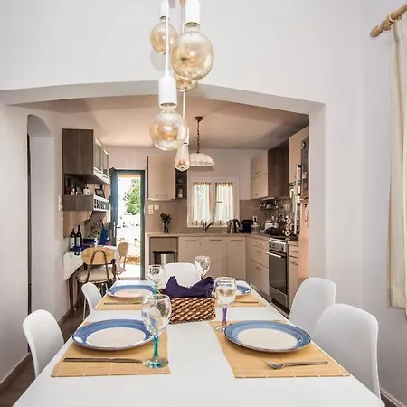 بيت للعطل House In *